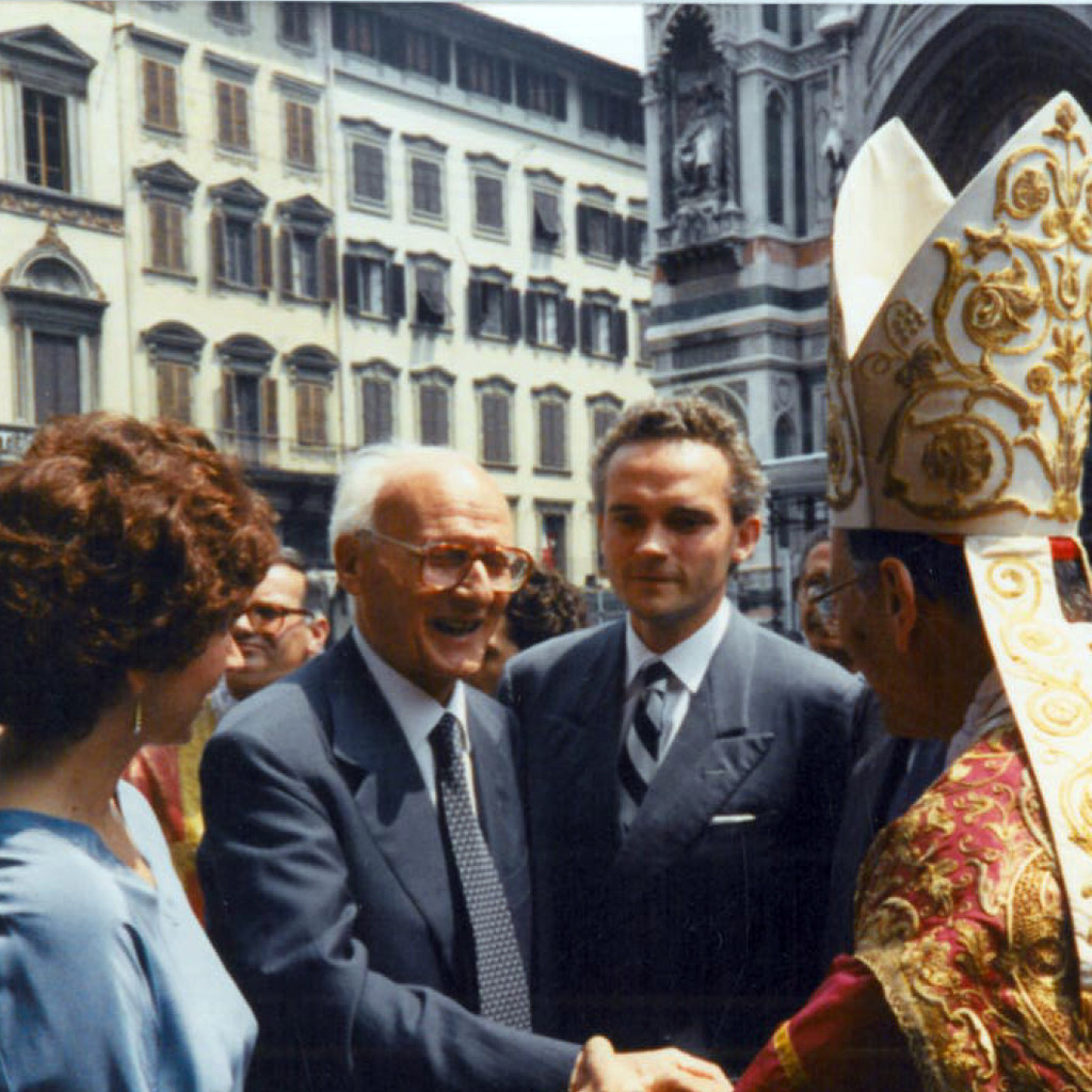 La Famiglia Marinelli alla cerimonia di inaugurazione delle Porte del Paradiso assieme all'Arcivescovo Piovanelli nel Maggio 1990